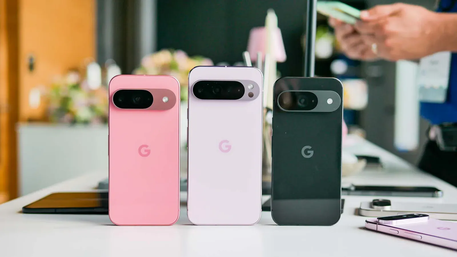 Google Pixel 9, Pixel 9 Pro og Pixel 9 Pro Fold vist samlet.